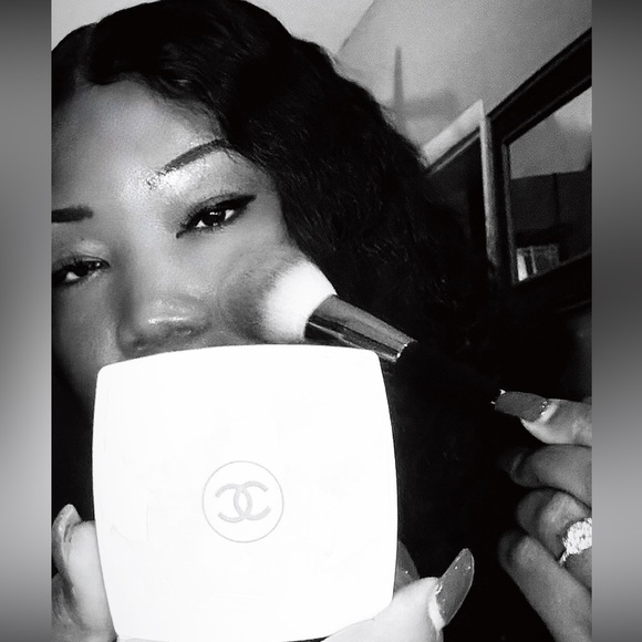 Meet your Posher, Kim♥️ - Picture 9 of 16